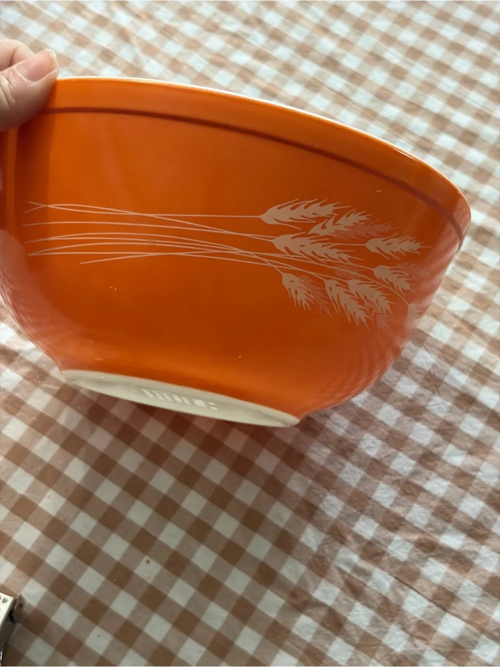 vintage Pyrex mixing bowl in the Autumn Harvest Wheat pattern.
